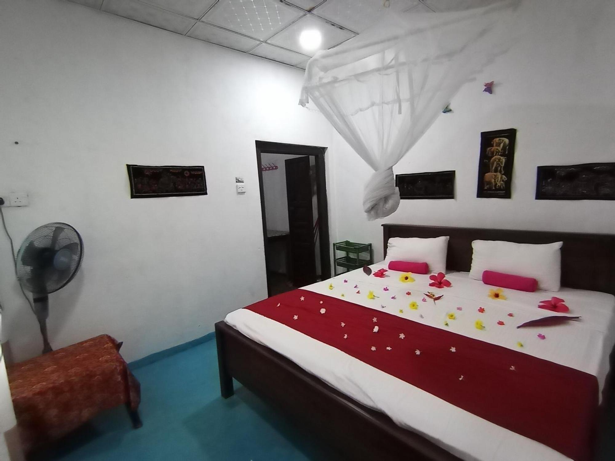Surf Paradise Tangalle Room photo
